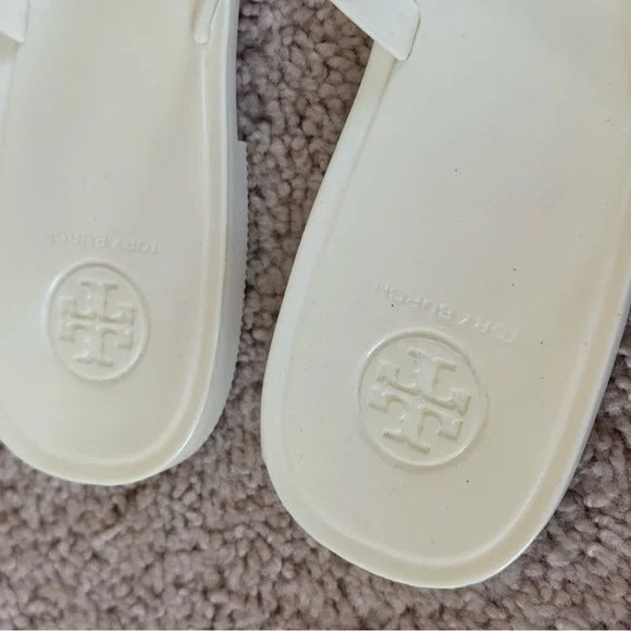 Tory Burch White and Gold Sandals with Iconic Logo - Picture 4 of 4